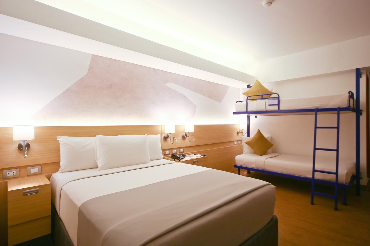 Tryp By Wyndham Mall Of Asia Manila Exterior photo